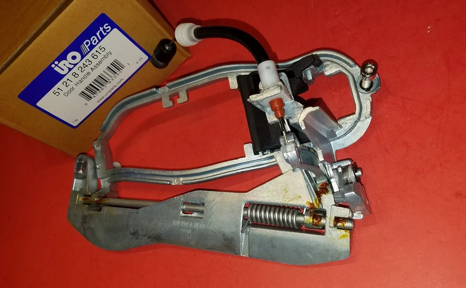 BMW X5 02-06 Drivers Door Handle Carrier Front Left Hand Side URO 51218243615 - Image 4 of 4