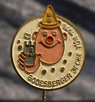 #ad KARNEVAL: BONN BAD GODESBERG 1974: GODESBERGER JECKE TÖN 1974 JECK BURG Nadel EUR 11.11