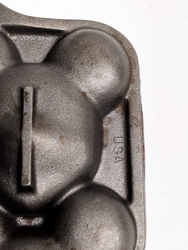 9.5" Disney USA Mickey Mouse Cast Iron Mold Muffin Cup Cake Baking Pan! - Picture 4 of 5