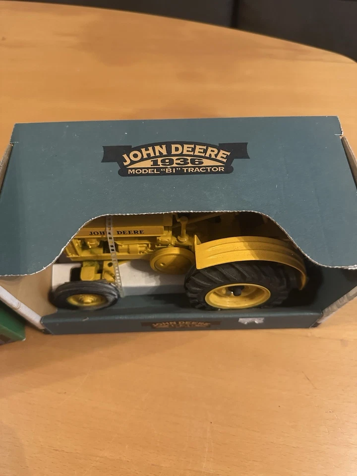 Tratores modelo John Deere - Imagem 3 de 4