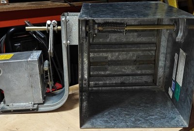 New Greenheck 12x12 FSD-22 DAMPER AND ACTUATOR 