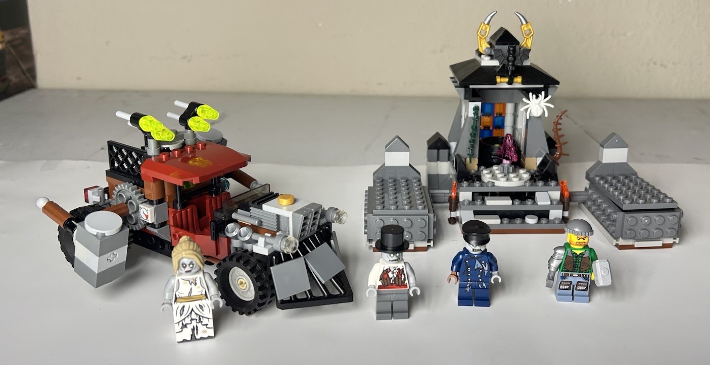 Lego Set Monster Fighters The Zombies #9465 COMPLETE W/Figures