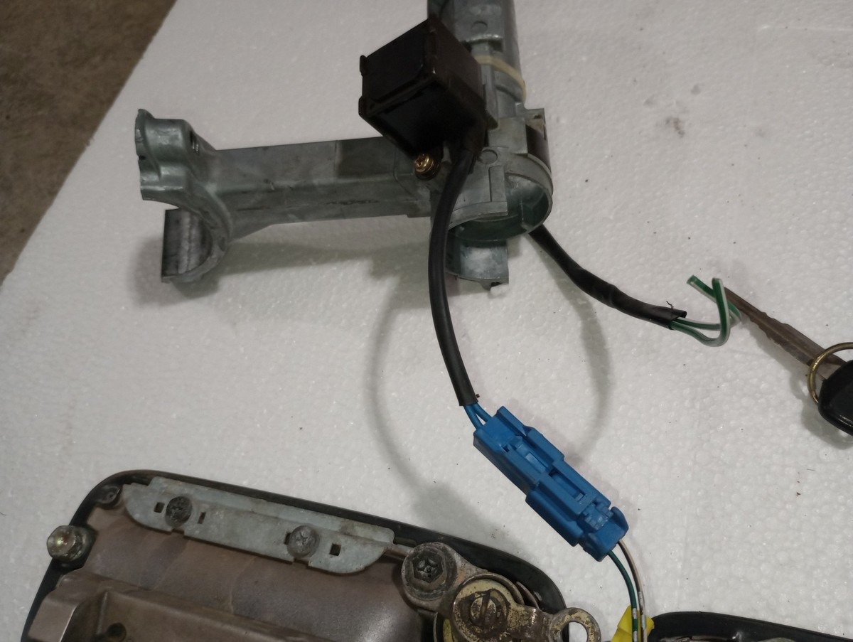 91-94 Toyota Land Cruiser Ignition Switch Key Cylinder Assembly