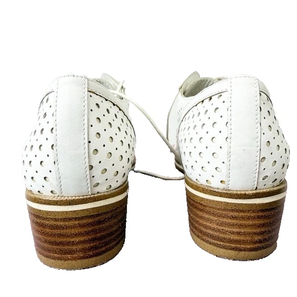 Sapato Oxford Derby Karen Mullen Couro Branco com Cadarço Salto Tamanho 37 - Imagem 4 de 4