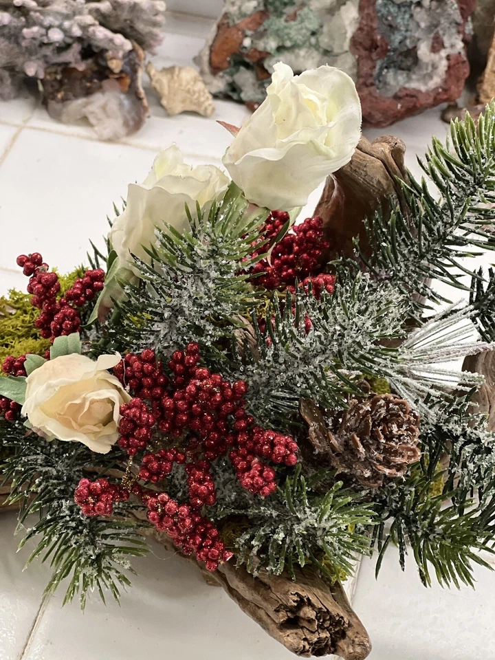 ARREGLO FLORAL ÚNICO EN SU CLASE INVIERNO/VACACIONES MADERA REAL, GEODA, BAYAS, ROSAS Foto 4 de 4
