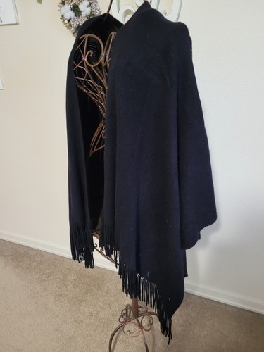 Worthington Women's OSFM Black Shawl With Fringe. - Picture 2 of 3