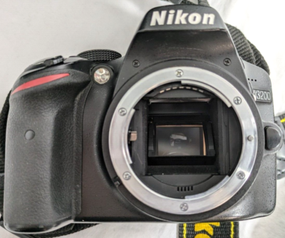 Nikon D3200 24.2 MP CMOS Digital Camera with Messenger Bag