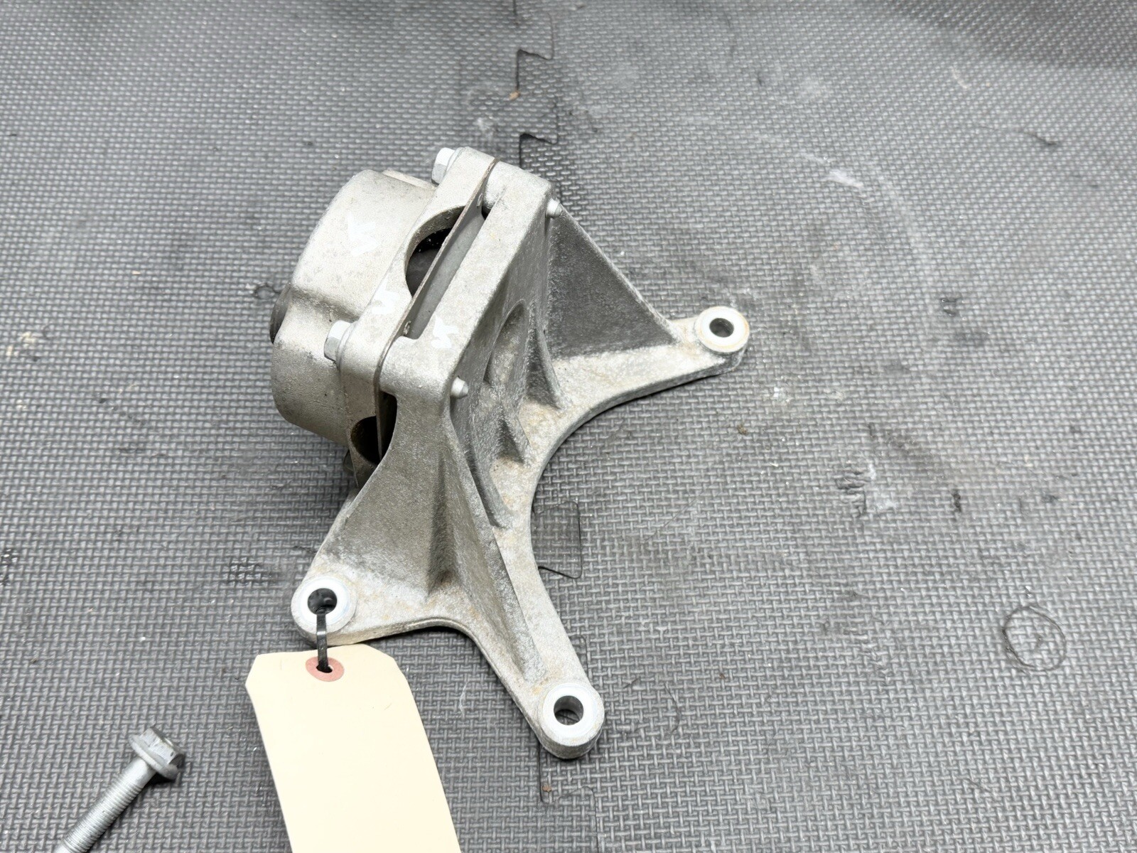 ⭐️2014-2020 MASERATI GHIBLI AUTO TRANSMISSION GEAR BOX MOUNT BRACKET OEM