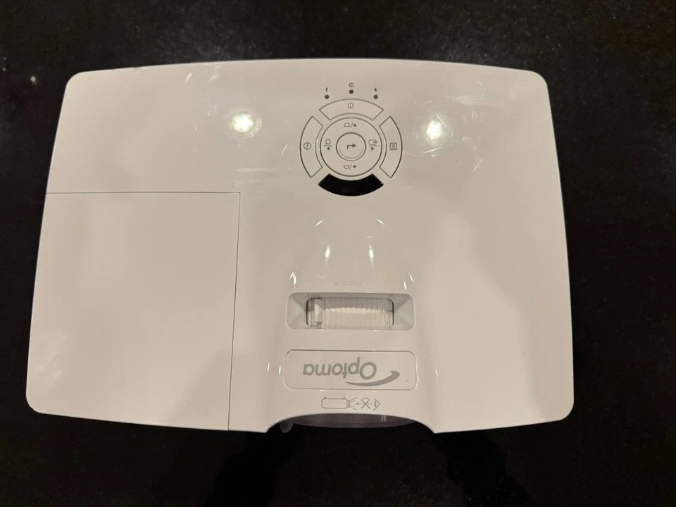 Proyector doméstico de corto alcance Optoma GT1080 Darbee 1080p DLP Foto 2 de 4