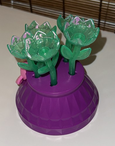 Hatchimals Collectibles Spring Bouquet Only. No Collectibles Included. - Picture 3 of 5
