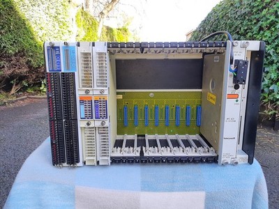 Honeywell IPC 620 I/O Rack mit PIOM, PSU und I/O Karten 621-9937 0041 6575 3580