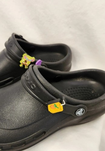 Crocs Clogs Unisex geschlossene Zehe schwarz Schuhe mit Spongebob Jibbitz Herren 7 Damen 9 - Bild 5 von 12