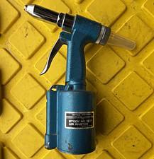 Central Pneumatic 167 Air Riveter Pneumatic Rivet Gun Stock No. 167