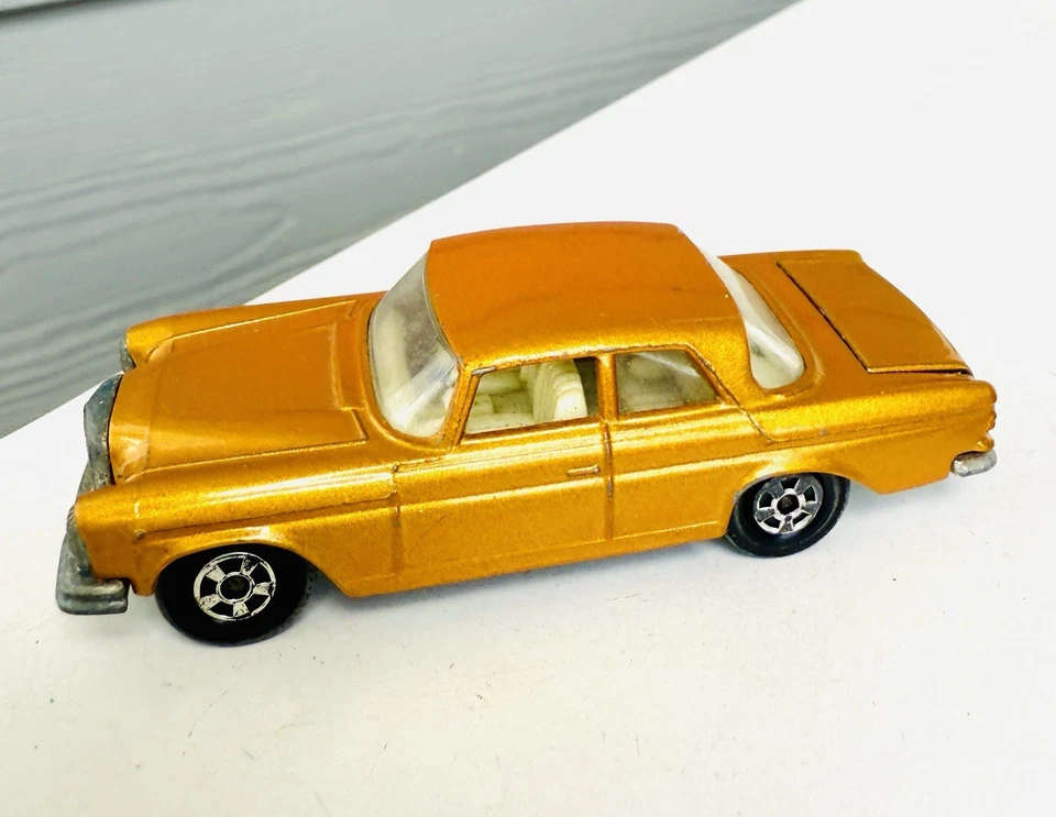 MATCHBOX Superfast 46A Mercedes 300 SE Gold / Cast Door / Unpainted Base 300SE - Image 4 of 4