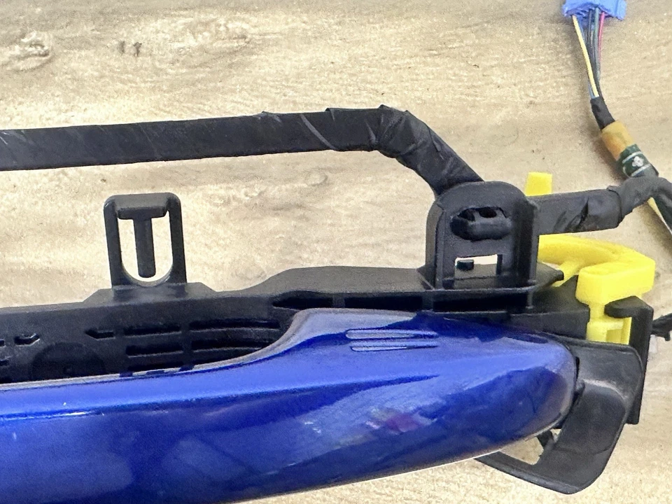 Conjunto de manija exterior de puerta del conductor Toyota Prius 2010-2015 azul sin llave OEM ✅ Foto 4 de 4