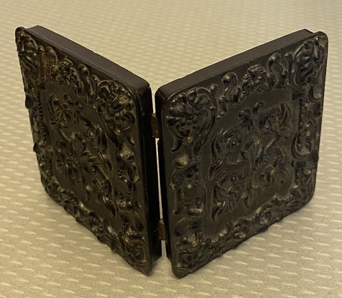 Antiguo Estuche Unión Gutta Percha Ornado Noveno Plato Tinte Luto Mujer Años 1860 - Imagen 4 de 13