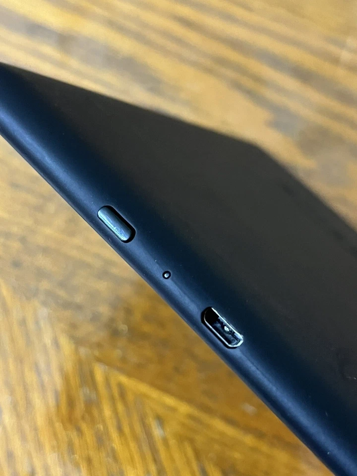 Amazon Kindle Paperwhite (10th Generation) 8GB, 300ppi, Water-Proof - Image 4 of 4