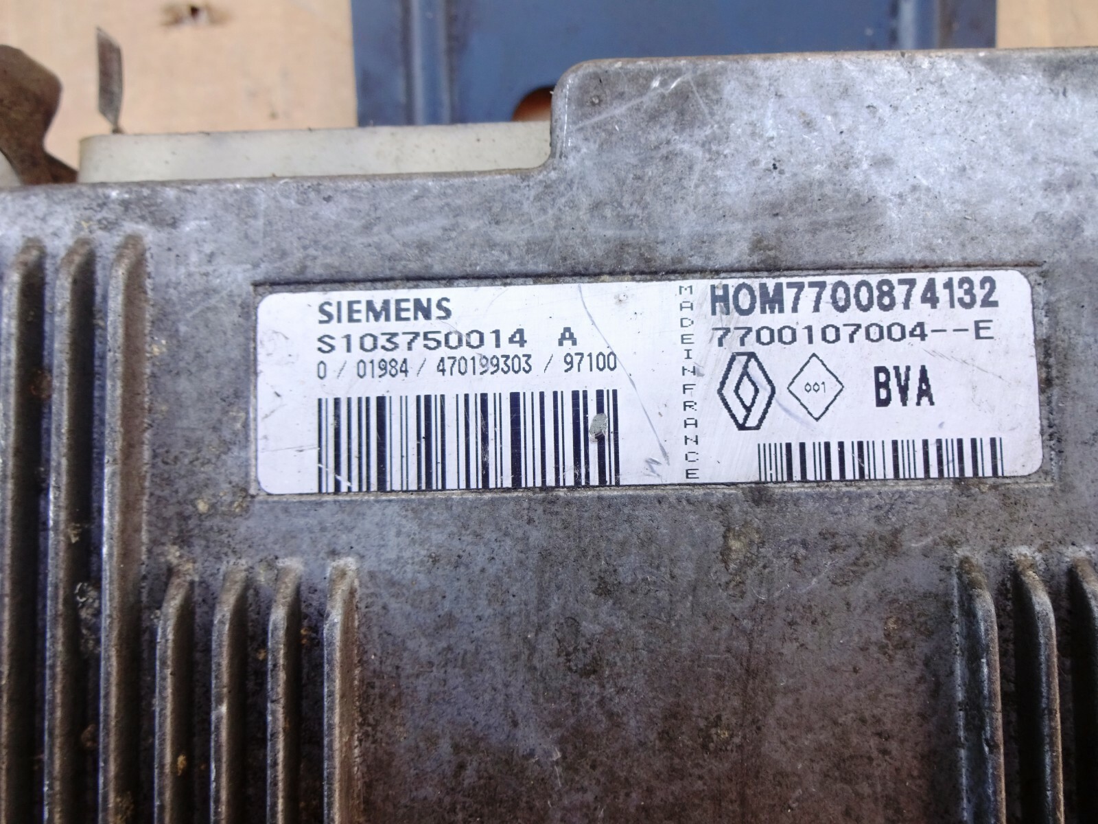SIEMENS S103750014 A & HOM7700874132 ECU RENAULT LAGUNA 1,8 USED  