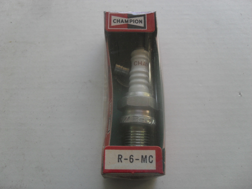 NOS NEW GENUINE BOX OF 10 CHAMPION R-6-MC R6MC SPARK PLUG NGK D8EA DENSO 4099