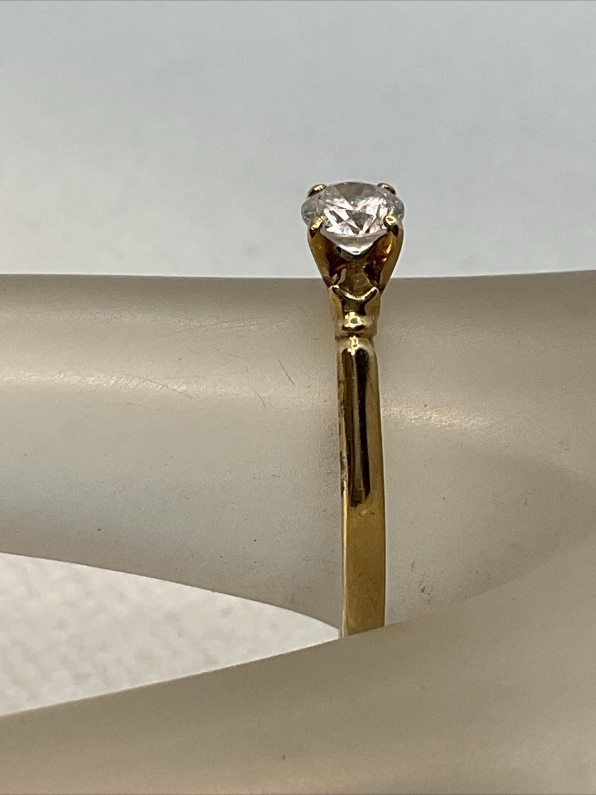 ELEGANT Solid 13K Yellow Gold Solitaire Round Whi… - image 3