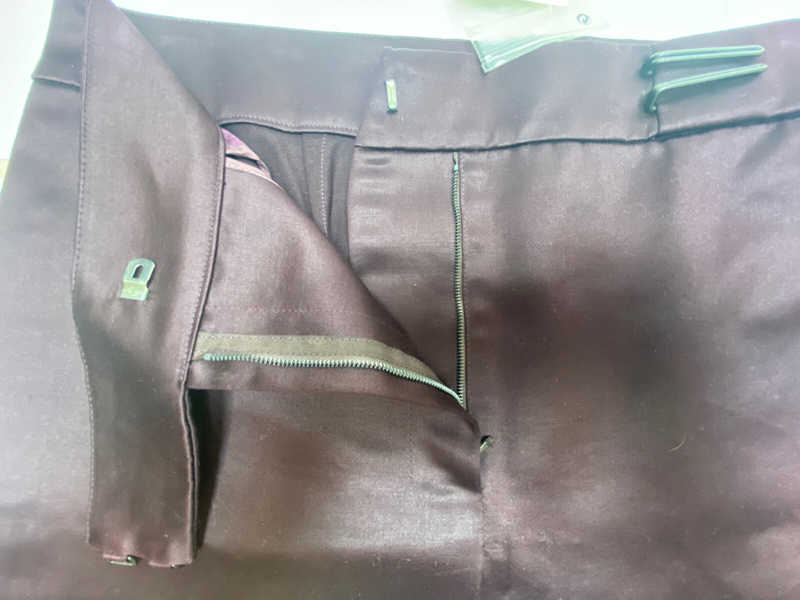 Gonna anteriore piatta Yves Saint Laurent nuova con etichette bordeaux taglia 36 IT