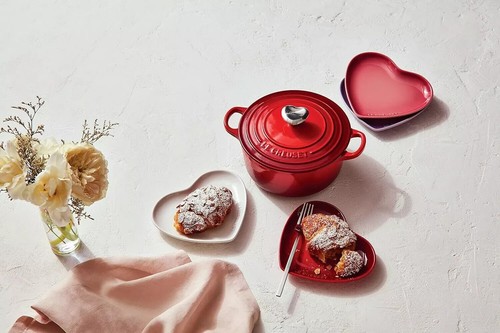 Le Creuset Cerise Red Heart Shaped Spoon Rest 13cm 5" Stoneware New Valentines - Picture 7 of 9