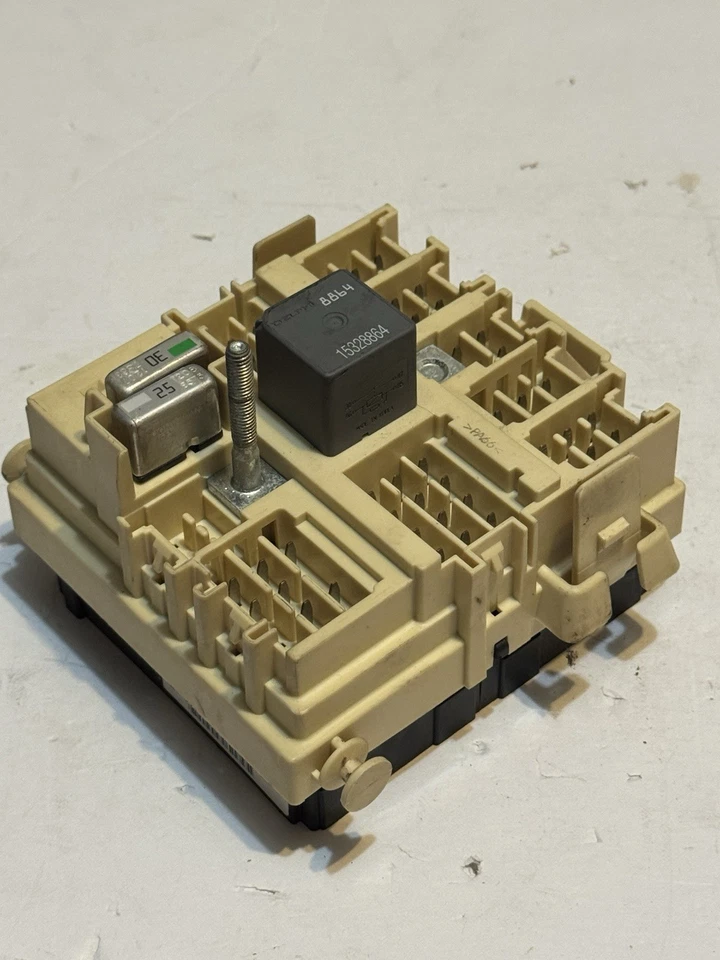 Chevrolet Tahoe Avalanche Silverado 2003-2007 camioneta cabina caja de fusibles 15190658-01 Foto 2 de 4