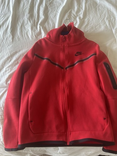 Youth Nike Tech Size M