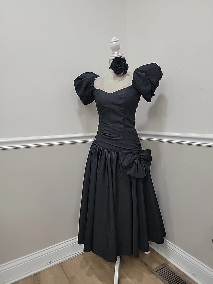 VTG'80 Unbranded Prom Formal  Black Taffeta Dress /Puffs Sleeves /Bow  - Image 3 of 4