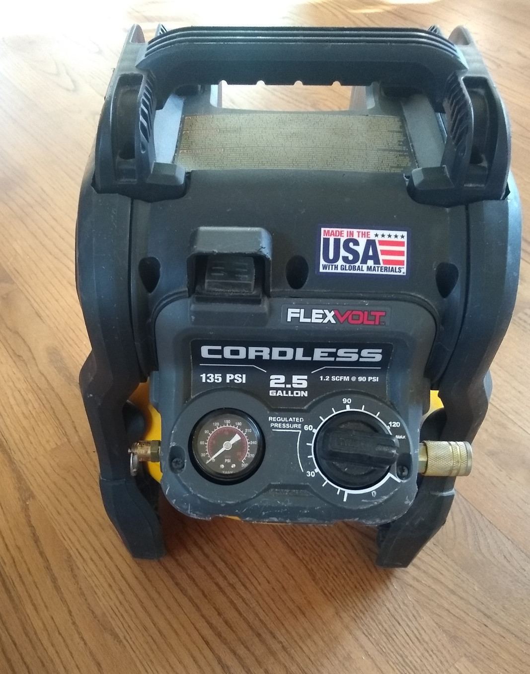 DEWALT  60v Max FLEXVOLT 2.5 Gallon 135psi Cordless Air Comp