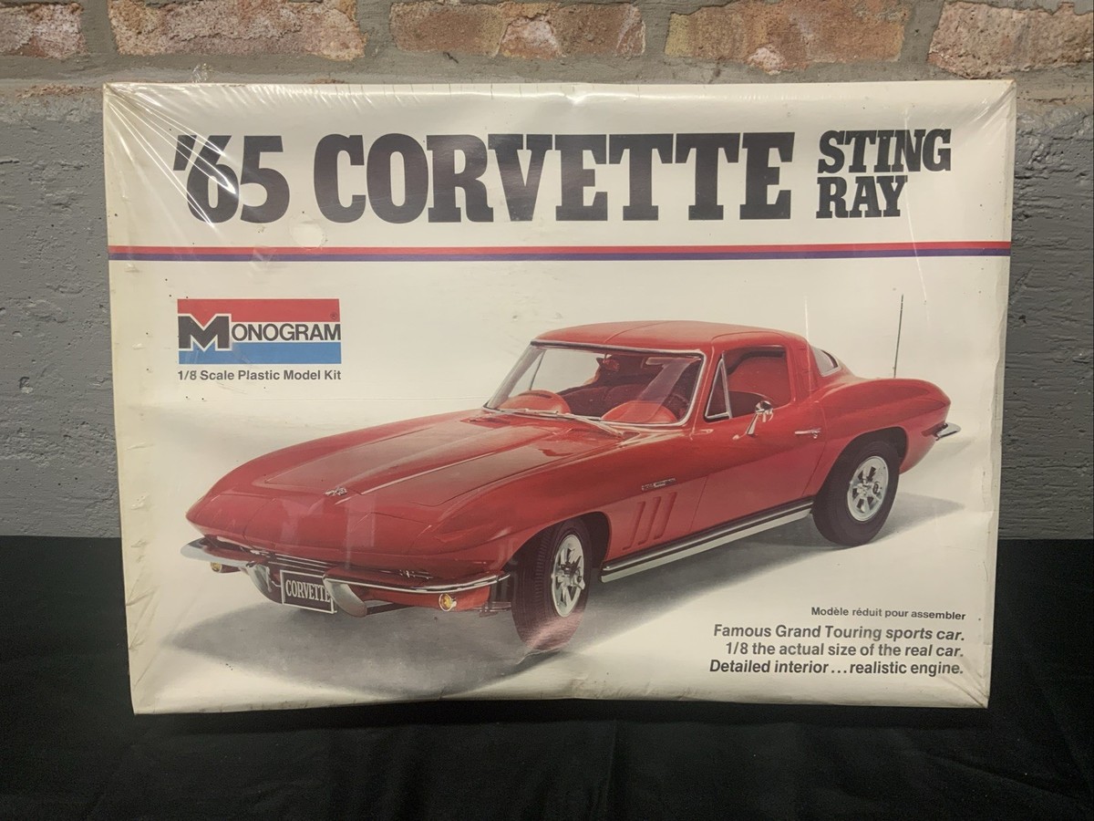 Vintage 1:8 Scale Monogram Corvette '65 Sting Ray Vintage Model