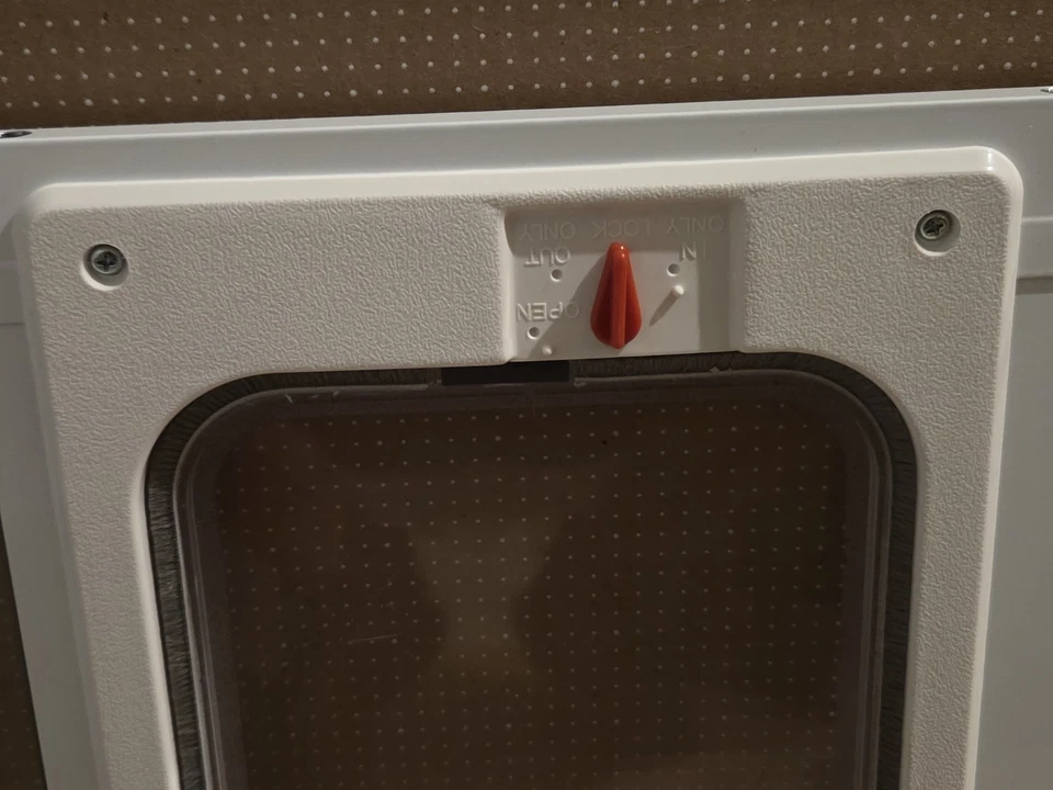 "Puerta ventana marco aluminio Ideal Pet Products, 33" a 38", grande 10-1/2"" x 15""" Foto 3 de 4