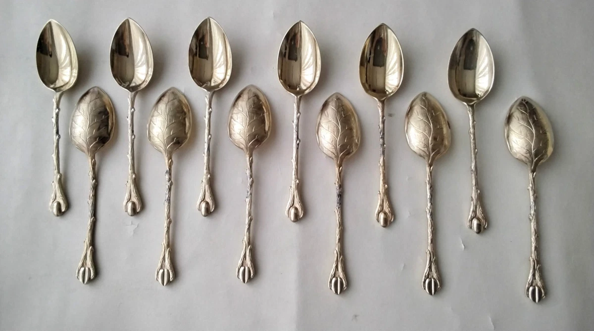 12 Cuillères à moka en métal doré Deetjen