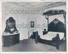 1950 Press Photo Antique Bedroom Suit Villa Louis Prairie du Chien Wisconsin