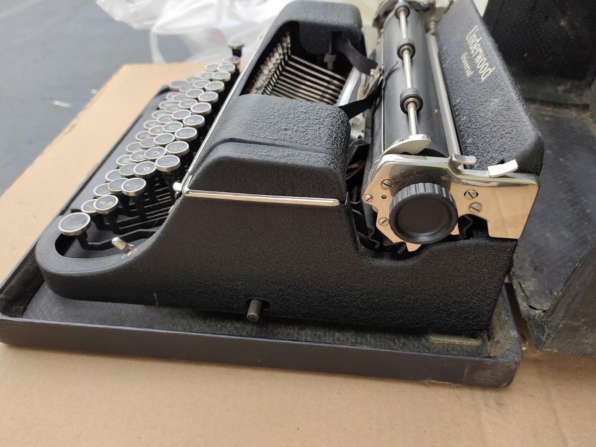 Vintage Underwood Universal Portable Typewriter with