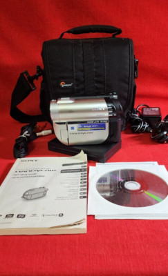 Sony Handycam Mini DVD DCR-DVD650 Hybrid Camcorder 60x Optical Zoom & SteadyShot