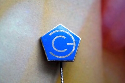 Badge Pin 5 Square Pentacon Shape C Blue