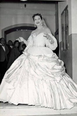 Italian actress singer actress Wanda Osiris posing smiling 1950s Old Photo