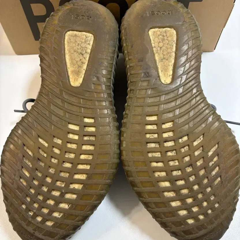 Yeezy Boost 350 Beluga 2.0, Size 280, Heavily Used thumbnail 4