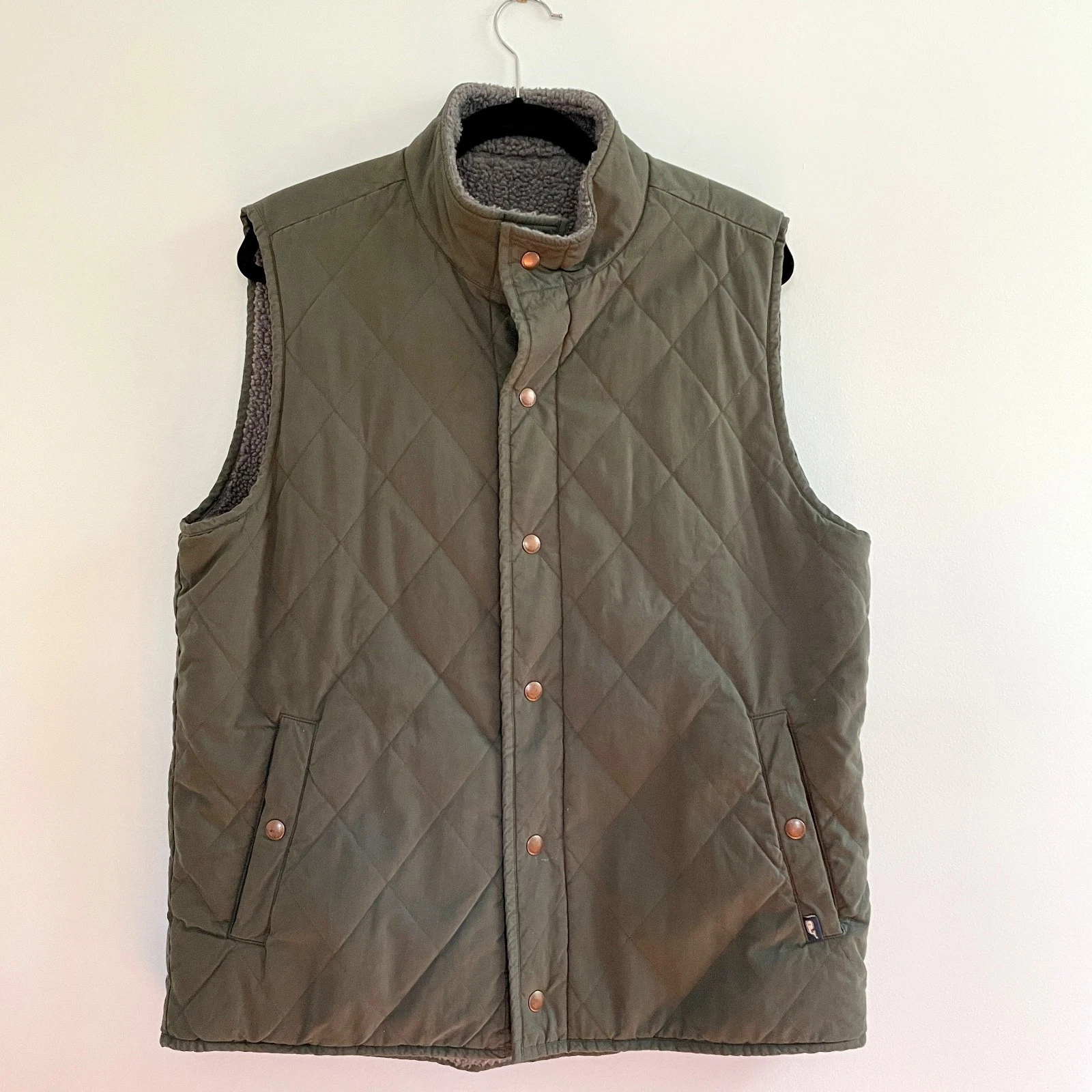 Vineyard Vines Reversible Quilted Vest Mens M Sherpa Preppy Outdoor Academia
Opens in a new window o