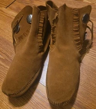 Minnetonka Classic Fringe Moccasin Ankle Boots Shoes Brown Size 10