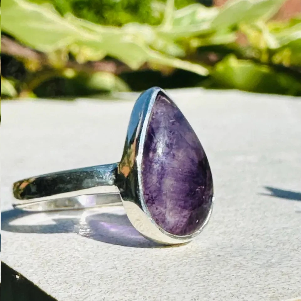 Anillo Charoite de Plata de Ley 925 Forma de Pera Piedras Preciosas Púrpura Joyería Hecha a Mano Foto 4 de 4