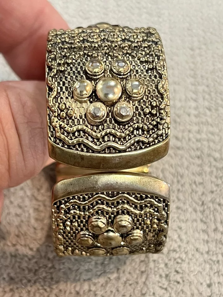 VTG  Vivani Women's Gold Tone Spring Loaded Open Cuff Quartz Watch Running  D2 - Image 4 of 4