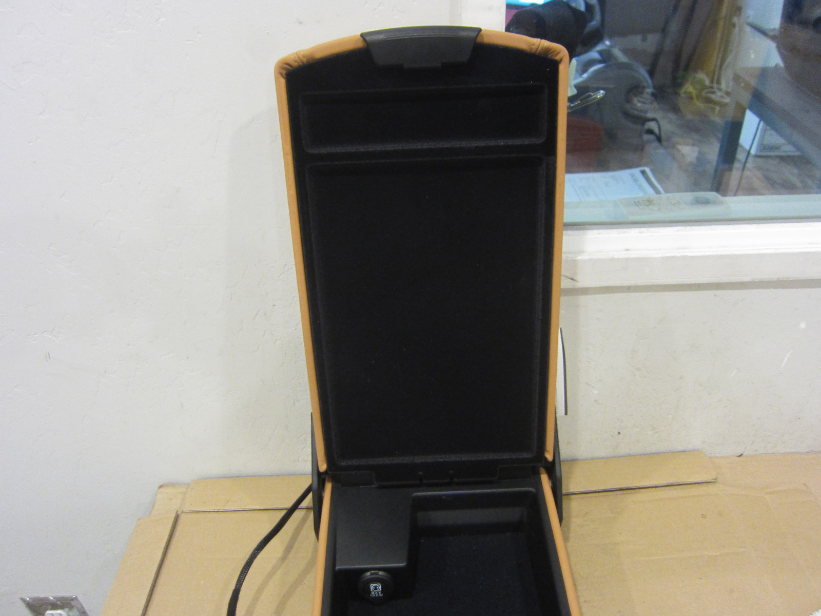 Maserati Quattroporte-  Rear Seat Center Console / Arm Rest - P/N 981422100