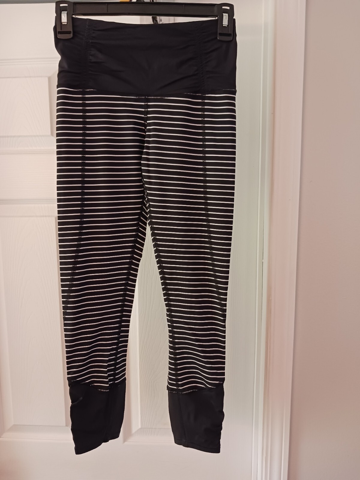 LULULEMON Runday Crop Leggings Parallel Stripe Black White Sz 2 Zipper Leg RARE