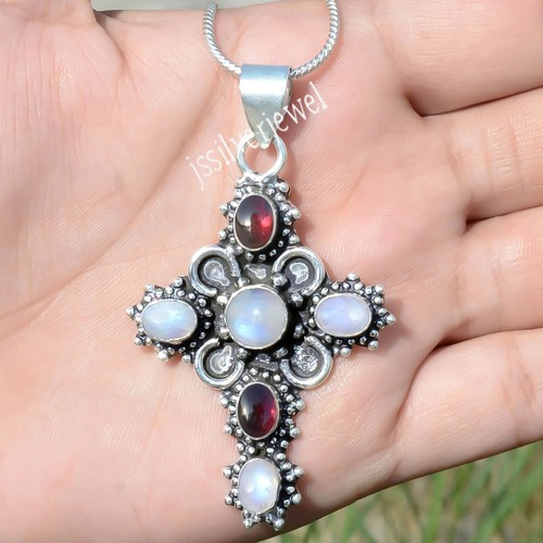 Petit Pendentif Medieval Times en Pierre de Lune et argent 925 - Opus