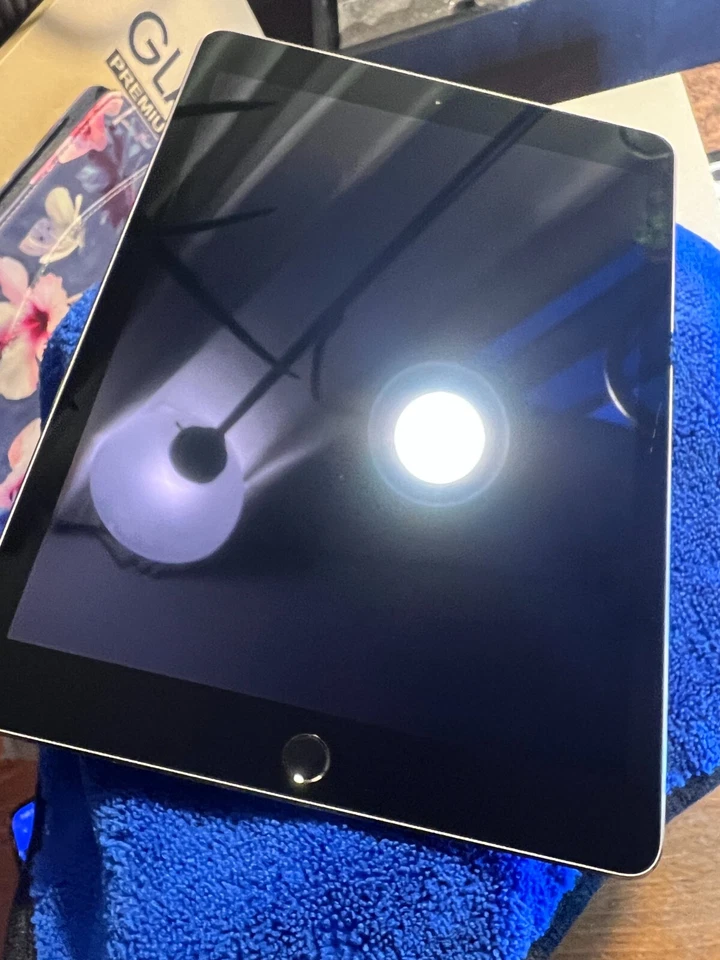 Apple iPad Air 2 (64g) Wi-Fi (A1566) MiNT Display {iOS15}88% Dopamine Jailbreak - Image 4 of 4