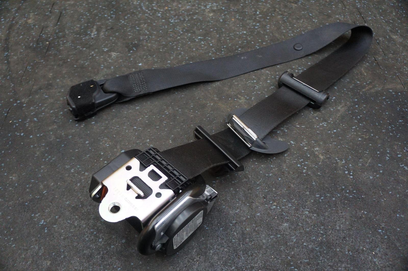 Front Right Seat Belt Retractor Black 634208500 OEM Maserati Levante 2017+