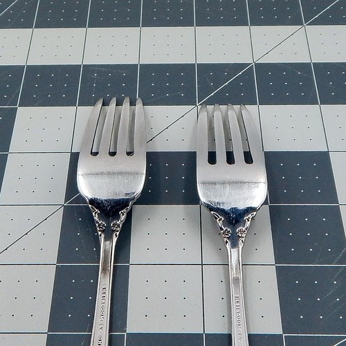 Oneida DOVER Dinner Table Forks Heirloom Stainless 18/10 Flatware Glossy Set/2 - Picture 6 of 9