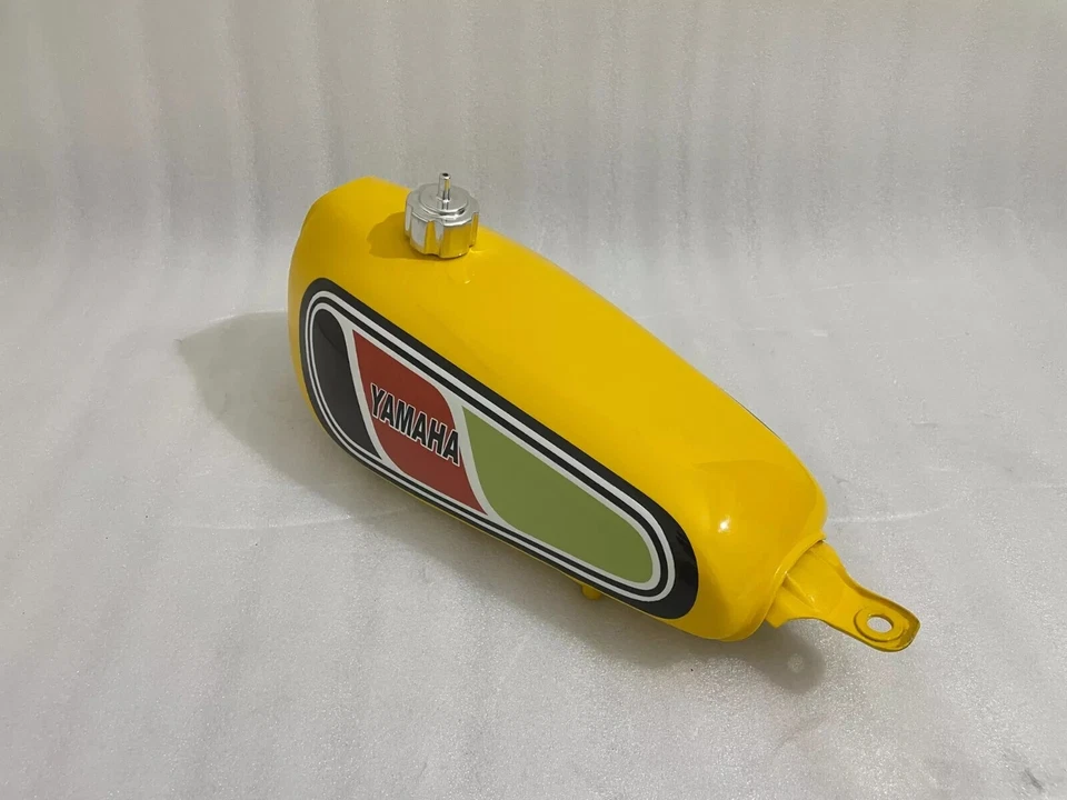 Yamaha DT100 DT 100 Enduro 1977 amarillo y pintado acero combustible gasolina tanque + tapa Foto 4 de 4